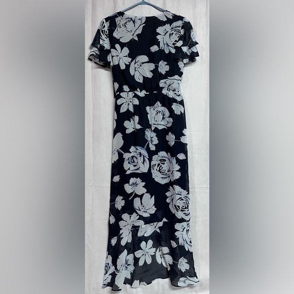 SLNY Floral Flutter Sleeve Wrap Dress Size 8 NWT - Picture 4 of 6